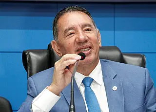 Gerson Claro preside sessão que marca início do ano legislativo