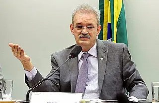 Resende comemora investimentos em ensino e acesso a exames