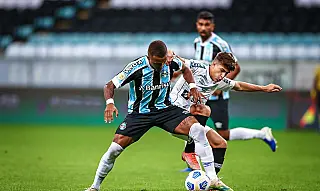 Grêmio e Santos empatam em 2 a 2 em Porto Alegre