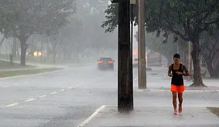 Defesa Civil mantém alerta de tempestade até quarta-feira e faz recomendações