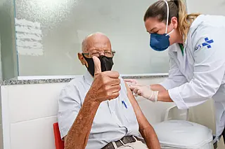 Idosos devem tomar dose de reforço