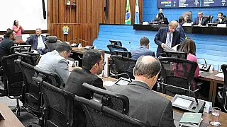 Deputados votam projeto que obriga ter elevadores em edifícios públicos ou privados