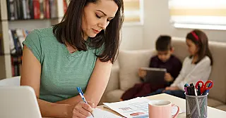 Quero ser mãe, mas e a minha carreira profissional?
