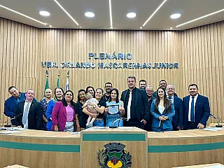 Vereadores homenageiam educadoras por legado na educação
