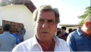 Prefeito diz que paga reajuste de 6% dia 1º se Câmara aprovar