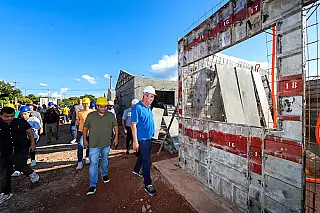 Riedel vistoria obras de infraestrutura, habitação e saúde em Corumbá