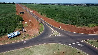 Ivinhema faz limpeza e urbanização em margens da BR-376 e MS-141