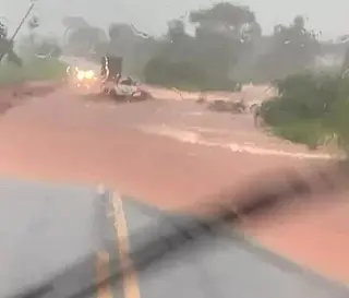Chuva forte atinge Guia Lopes da Laguna e deixa 30 famílias desalojadas