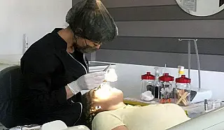 Profissionais voluntário devolve sorriso e esperança à detenta de Dourados