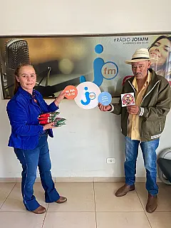 Programa Rodeio Especial de Domingo sorteou brindes aos ouvintes