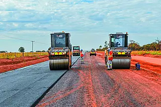 Pavimentação da MS-444 entra na reta final e fortalece logística em Selvíria