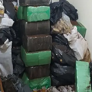 Entreposto com 1,8 t de maconha é fechado após casal chamar atenção por briga