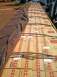 Contrabandista abandona carreta com 42,5 mil maços de cigarros em Caarapó