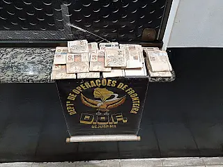 Polícia encontra quase R$ 20 mil em fundo falso de caminhonete