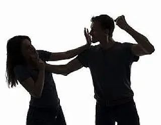 Mulher  apanha do ex e autor ainda tenta manter relação com a própria irmã.