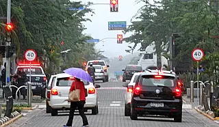 Sexta-feira será chuvosa com tempestades isoladas