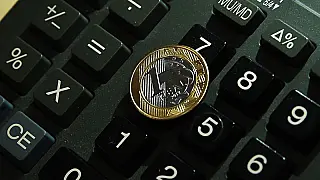 Relator no Senado muda projeto do ICMS sobre combustível e propõe dobrar vale-gás
