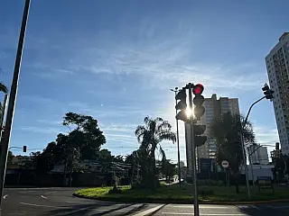 Semana começa com calor intenso em Campo Grande e alerta de baixa umidade
