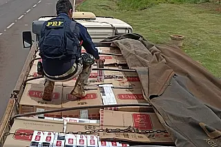 PRF apreende em Caarapó grande carga de cigarros em contrabando do Paraguai