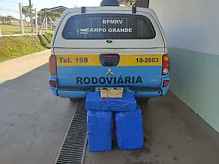 PMR apreende droga após traficante capotar veículo em Novo Horizonte do Sul