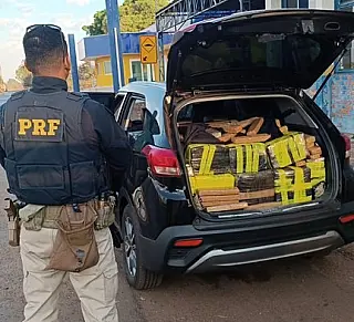PRF apreende mais de 800 kg de maconha e recupera carro roubado em Ivinhema