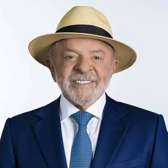 Lula é reeleito presidente do Brasil e celebra vitória nas urnas