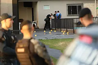 Homem morre baleado em piscina e outro fica ferido durante ataque em Campo Grande