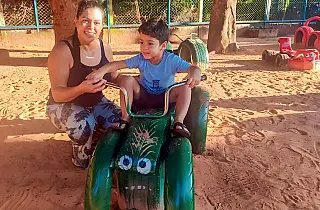 Projeto da Agepen que transforma pneus em parques beneficia escola infantil de Anhanduí
