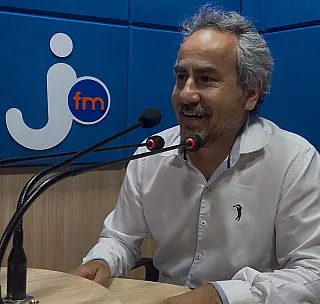 Dentista concilia rotina profissional com dança de chamamé e prática de canoagem