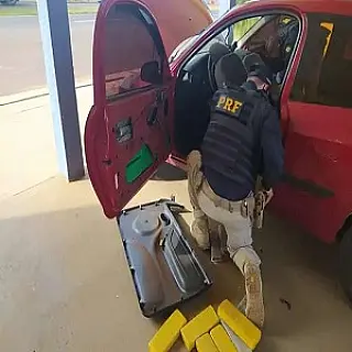 Traficante é preso em veículo "recheado" com 107 quilos de maconha