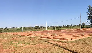 Jateí entrega a população 50 lotes urbanizados