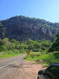 Piraputanga é conhecida por sua beleza natural, com suas serras, rios e morros.