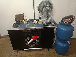 PM prende dois traficantes de drogas, um receptador e captura foragido