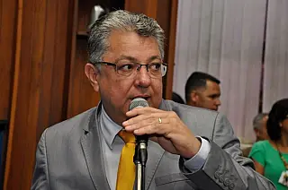 Precariedade do asfalto da da BR-262 preocupa Evander Vendramini
