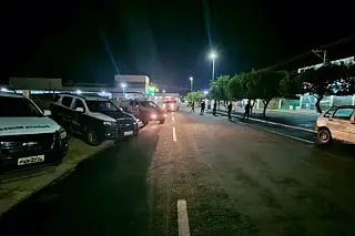 Motorista de camaro é preso após perseguição e ameaças a policiais na BR-158 em Paranaíba