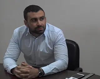 Secretário orienta servidor como obter suspensão de pagamento de consignado