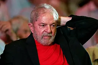 Mesmo na cadeia, Lula lidera intenções de voto no País