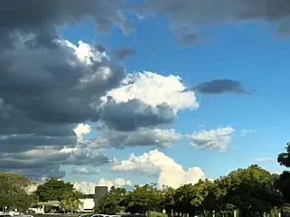 Véspera de Natal tem calor e alerta de tempestades em MS