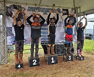 Pilotos de São Gabriel do Oeste sobem ao pódio no Estadual de Motocross em Cassilândia