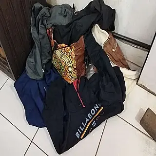Durante ocorrência, polícia identifica e prende suspeitos de furto em comércio