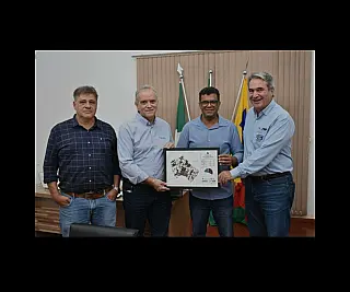 APROSOJA/MS entrega estudo de uso e ocupação do solo ao prefeito de Selvíria