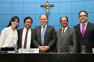 Deputados estaduais voltam em fevereiro com duplo desafio