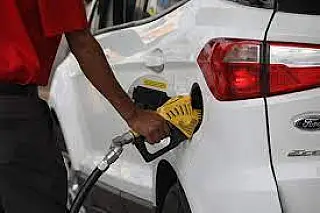 Governo anuncia redução na alíquota do ICMS da gasolina, álcool, telecomunicações e energia.