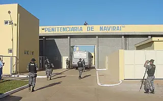 Agente penitenciário que facilitava entrada de drogas e celulares em presídio é preso