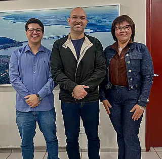 Estado anuncia novos investimentos em educação e entrega ônibus escolares em Aparecida do Taboado