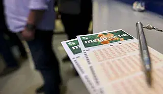 Sortudos: Cinco apostas do ms certam a quina da Mega-Sena