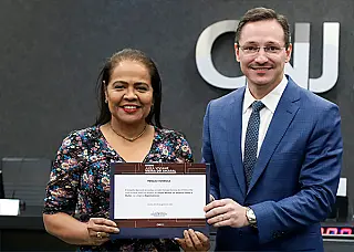 Desembargadora do TJMS recebe premiação por criação do Monitor da Violência contra a Mulher