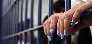 Polícia Militar prende mulher foragida da Justiça