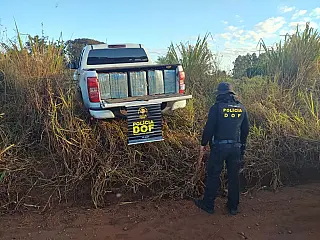 Após perseguição, DOF recupera caminhonete roubada e apreende 1,4 tonelada de maconha