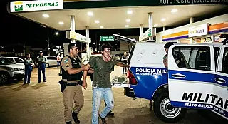 Homem de 22 anos é preso pela PM após importunar clientes em posto de combustíveis em Cassilândia
